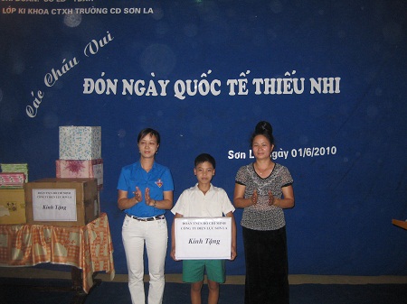 Tấm lòng của đoàn viên thanh niên Công ty Điện lực Sơn La với những em bé mồ côi